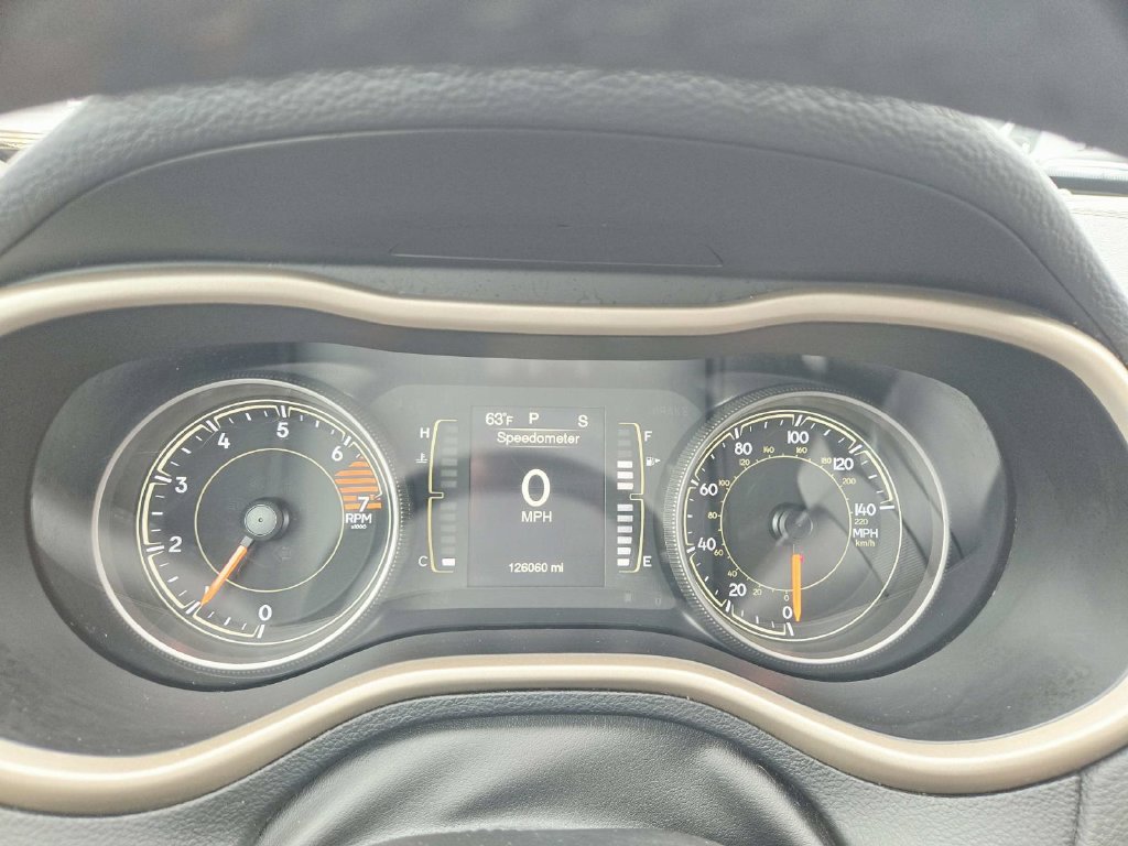 Used 2018 Jeep Cherokee Latitude w/ Cold Weather Group AWD/4WD image 21