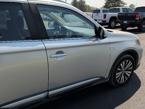 Used 2020 Mitsubishi Outlander SE AWD/4WD image 5