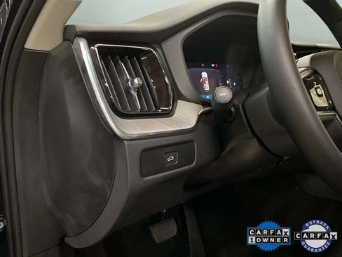 Used 2025 Volvo XC60 B5 Plus image 27