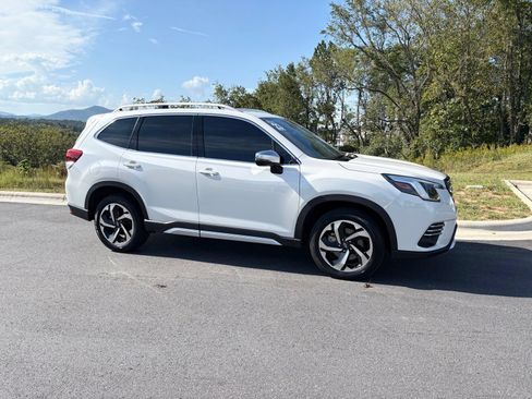 Used 2023 Subaru Forester Touring AWD/4WD image 7