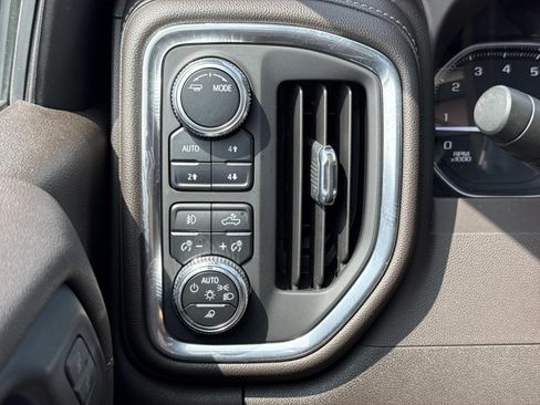 Used 2022 GMC Sierra 1500 SLT w/ SLT Premium Package AWD/4WD image 18
