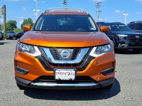 Used 2017 Nissan Rogue SV w/ SV Premium Package AWD/4WD image 2