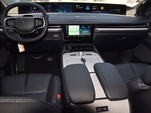 New 2025 Lincoln Navigator L Reserve w/ Jet Appearance Package image 17