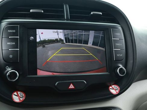 Used 2023 Kia Soul LX w/ LX Technology Package FWD image 17