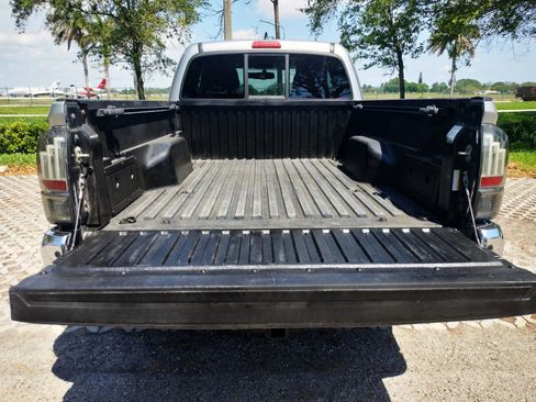 Used 2017 Toyota Tacoma TRD Sport image 7