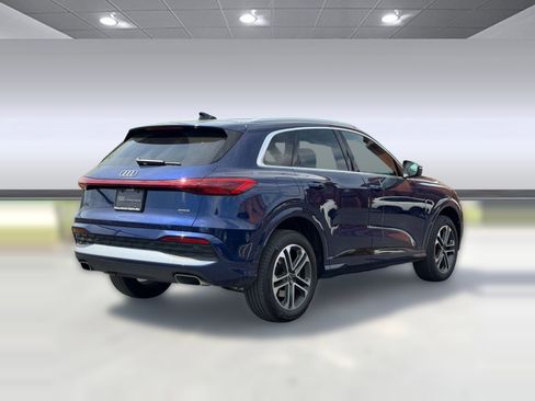 Certified 2025 Audi Q5 Premium Plus w/ Premium Plus AWD/4WD image 8