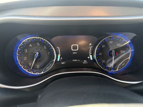 Used 2024 Chrysler Pacifica Touring-L FWD image 12