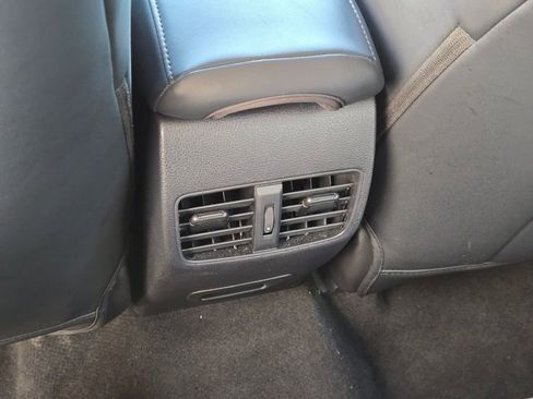 Used 2022 Toyota Corolla Cross LE image 16