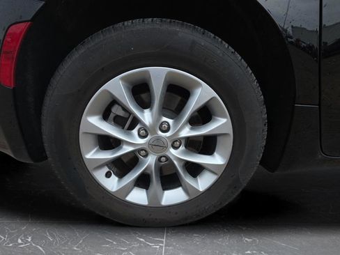 Used 2025 Chrysler Pacifica Select AWD/4WD image 27