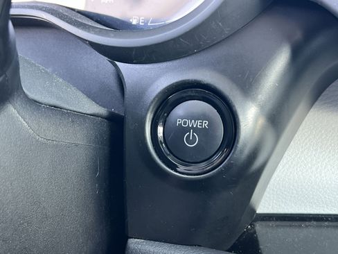 Used 2025 Toyota Sienna LE image 31