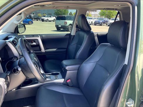 Used 2022 Toyota 4Runner Limited AWD/4WD image 8