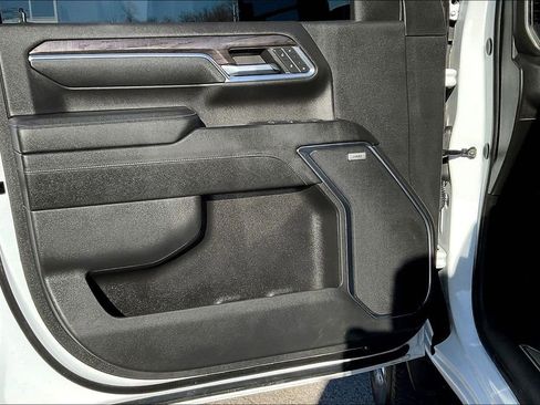 Used 2024 Chevrolet Silverado 2500 LTZ w/ LTZ Convenience Package image 18