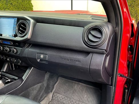 Used 2021 Toyota Tacoma TRD Sport w/ TRD Premium Sport Package image 19