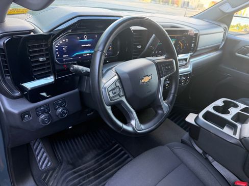 Used 2025 Chevrolet Silverado 1500 LT AWD/4WD image 33