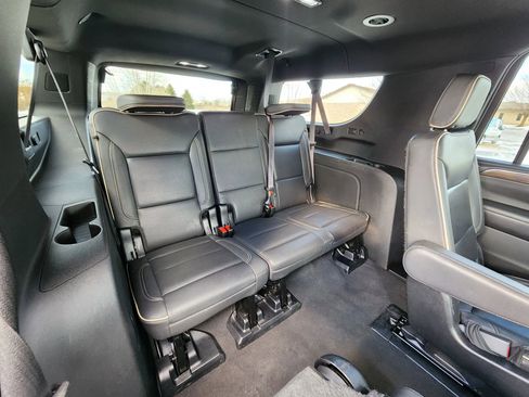 Used 2023 Chevrolet Suburban Premier image 19