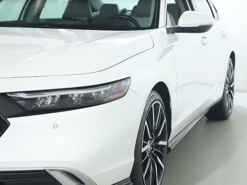 Used 2025 Honda Accord Touring image 5