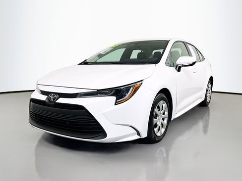 Used 2025 Toyota Corolla LE image 10