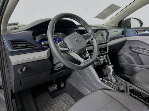 Used 2024 Volkswagen Taos SE w/ Panoramic Sunroof Package image 9