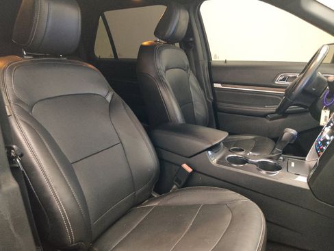 Used 2018 Ford Explorer Limited image 21