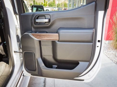 Used 2020 Chevrolet Silverado 1500 High Country w/ Technology Package AWD/4WD image 31