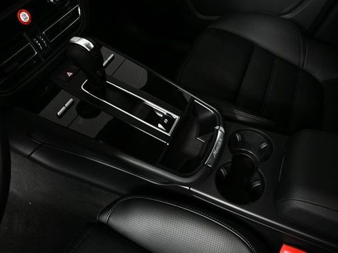 New 2026 Porsche Macan image 19
