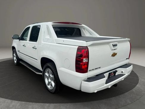 Used 2012 Chevrolet Avalanche LTZ AWD/4WD image 9