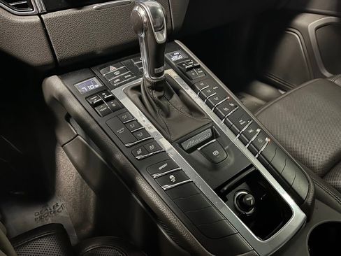 Used 2017 Porsche Macan S image 12