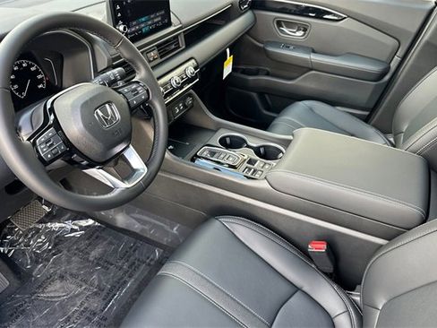 New 2025 Honda Pilot Touring image 10