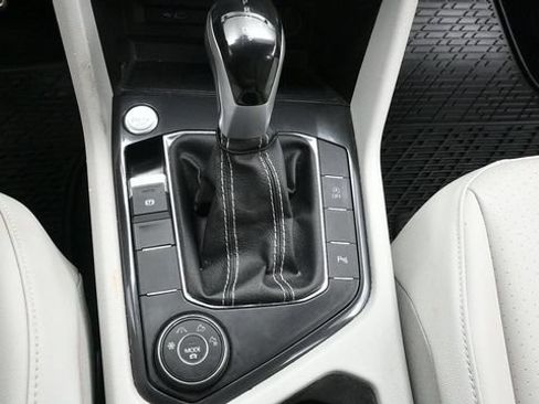 Used 2023 Volkswagen Tiguan SE R-Line AWD/4WD image 16