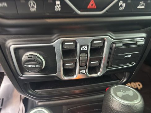 Used 2022 Jeep Wrangler Unlimited Sport image 8