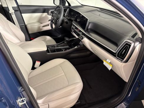 New 2026 Kia Sorento S w/ S Panoramic Sunroof Package FWD image 16