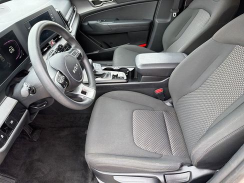 Used 2025 Kia Sportage LX FWD image 9