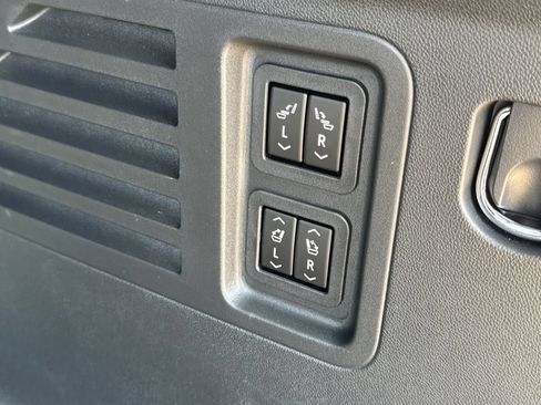 Used 2026 Chevrolet Traverse RS FWD image 9