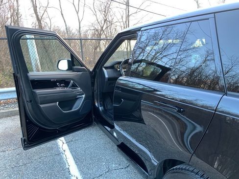 Certified 2023 Land Rover Range Rover SE image 13