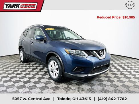 Used 2015 Nissan Rogue SV image 1