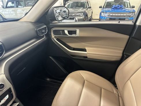 Used 2023 Ford Explorer XLT w/ Equipment Group 202A AWD/4WD image 27
