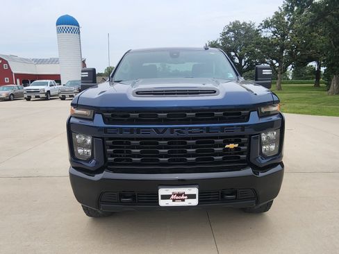 Used 2022 Chevrolet Silverado 2500 Custom w/ Custom Value Package AWD/4WD image 2