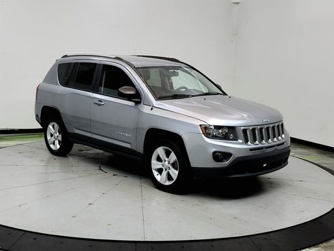 Used 2017 Jeep Compass Sport w/ Power Value Group FWD image 3