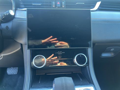 Used 2025 Jaguar F-PACE R-Dynamic S image 18