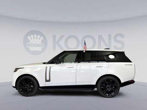 Used 2022 Land Rover Range Rover SE AWD/4WD image 2