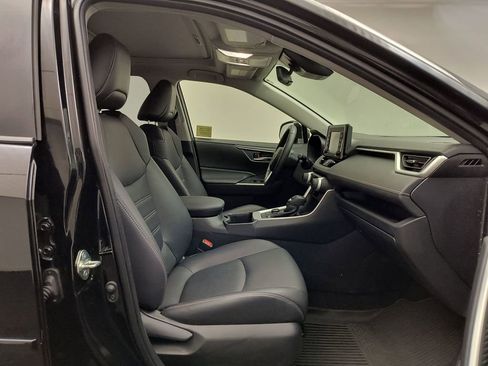 Used 2022 Toyota RAV4 XLE Premium image 28