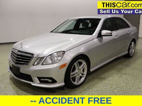 Used 2011 Mercedes-Benz E 550 4MATIC Sedan image 3