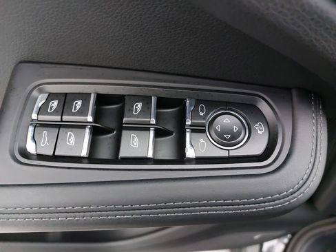 Certified 2024 Porsche Macan Turbo image 30