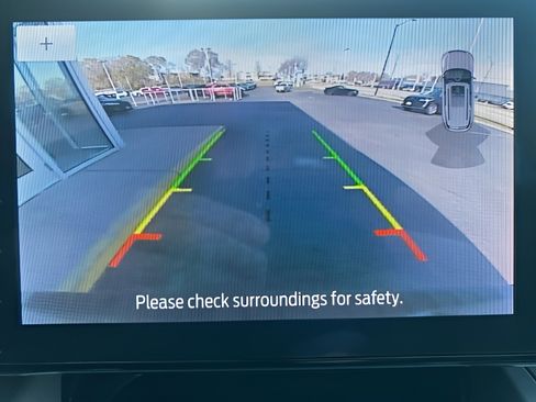 Used 2022 Ford Explorer XLT image 26