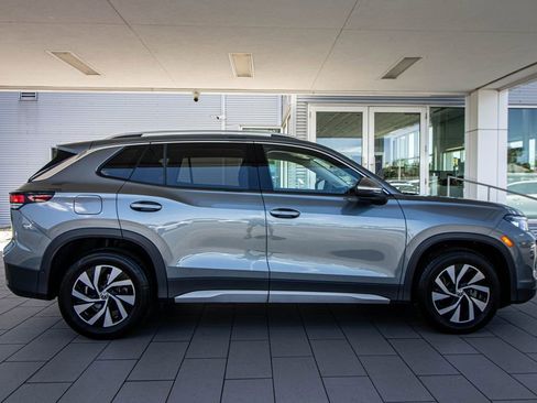 Certified 2025 Volkswagen Tiguan S FWD image 3