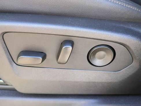 Used 2025 GMC Sierra 3500 SLT w/ SLT Premium Package image 18