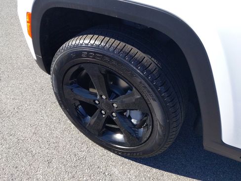 New 2025 Jeep Grand Cherokee Limited w/ Black Appearance Package image 9