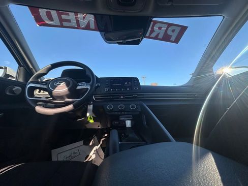 Used 2025 Hyundai Elantra SE image 31