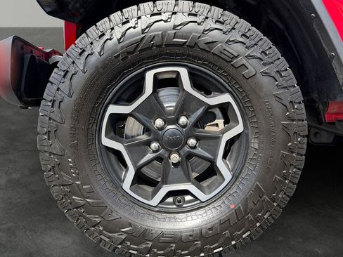 Used 2021 Jeep Gladiator Rubicon w/ Uconnect 4C Nav & Sound Group AWD/4WD image 4