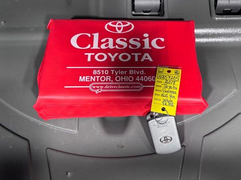 Used 2018 Toyota Sienna XLE Premium FWD image 34